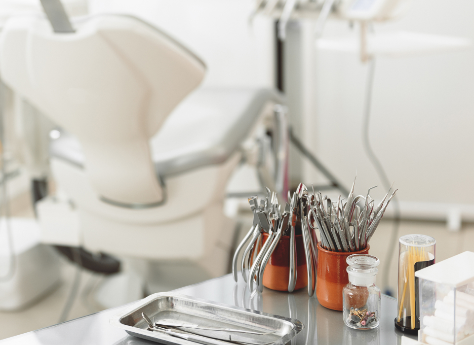 年齢関係なく歯の予防は大切なことです。気になることがある時は、お気軽に当院にご相談ください。